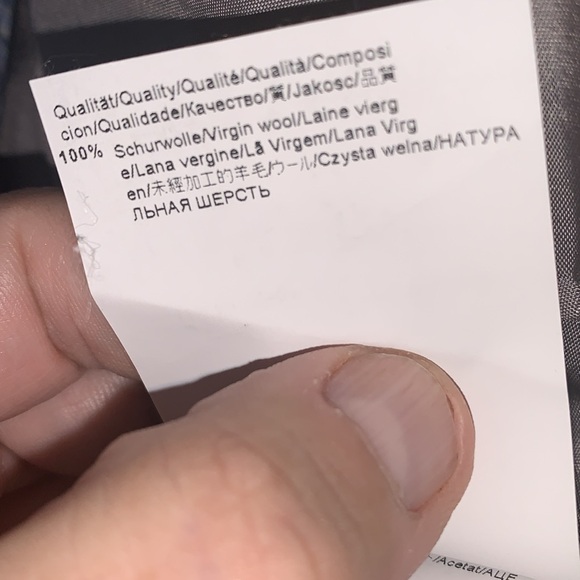 Hugo Boss Size 40R Sports Jacket in very good used condition. 100% Virgin Wool - Picture 10 of 14